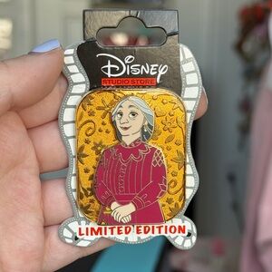 Disney Studio Store Hollywood Abuela Gold Layered Limited Edition 400 Carded Pin